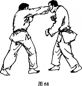 截拳道右手侧拳击打其头部腮面